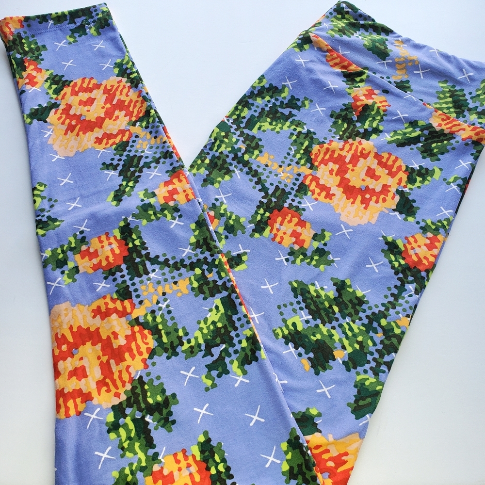 New TC LuLaRoe Leggings Tall & Curvy Pixal Roses Pattern Blue